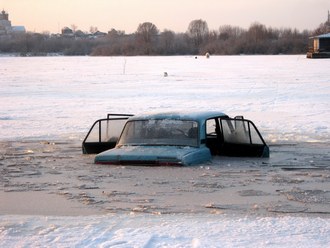 Просьба не выезжать на ледовые переправы и зимние автомобильные дороги до официального их открытия