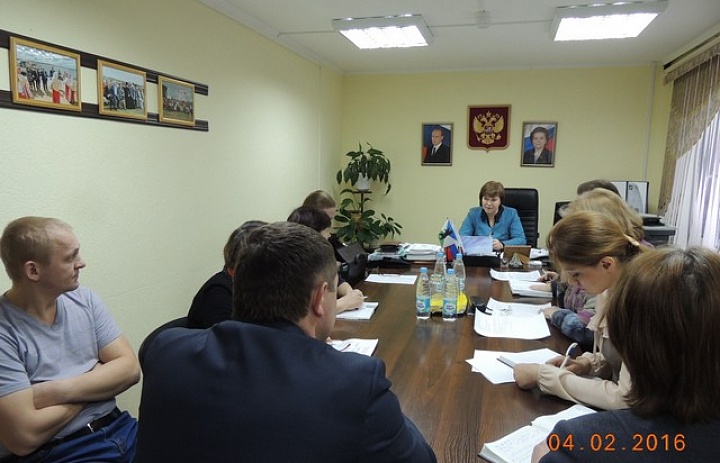Глава поселения Л.А.Овчерюкова провела аппаратное совещание с руководителями учреждений