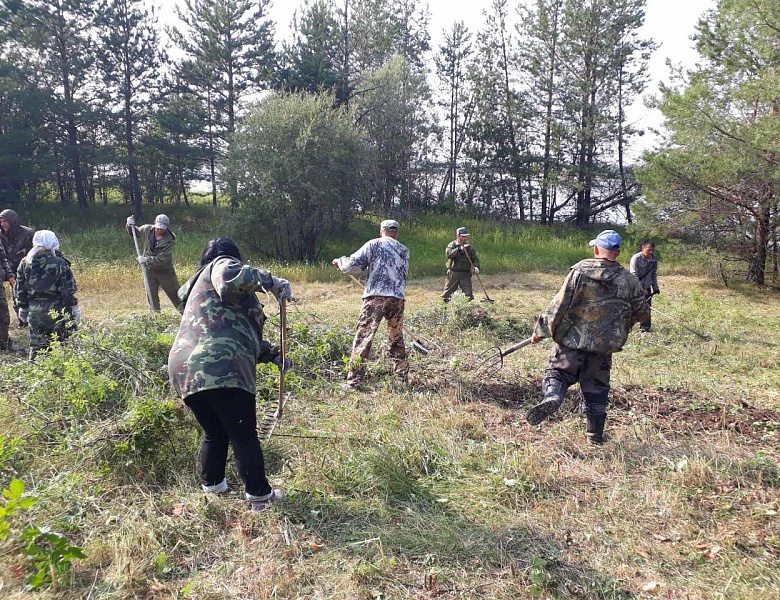 Наведение порядка на сельском кладбище «Сопки» в с. Зенково