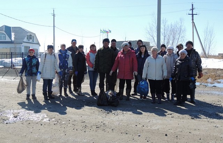 На территории поселения 28 апреля 2018 года состоялся первый субботник по уборке территории