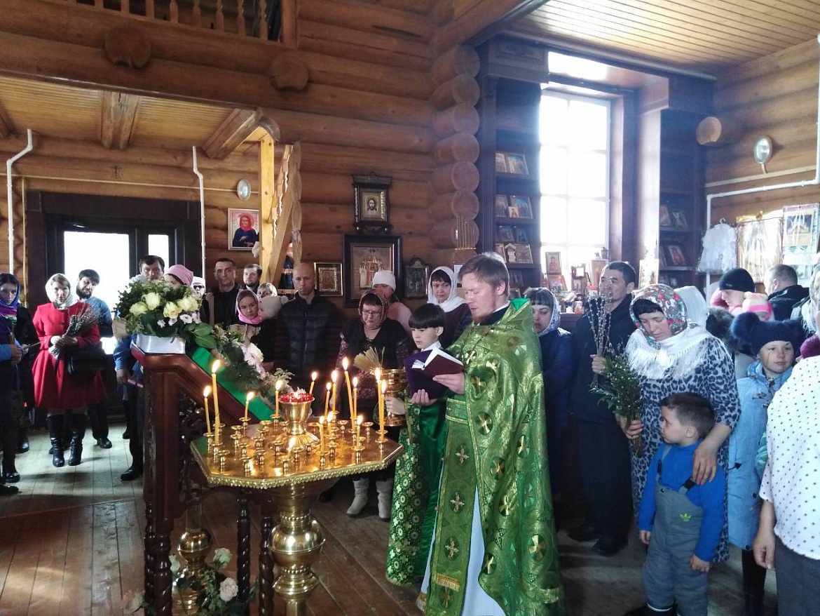 В Вербное воскресенье в  сельском поселении Шапша прошли праздничные Богослужения