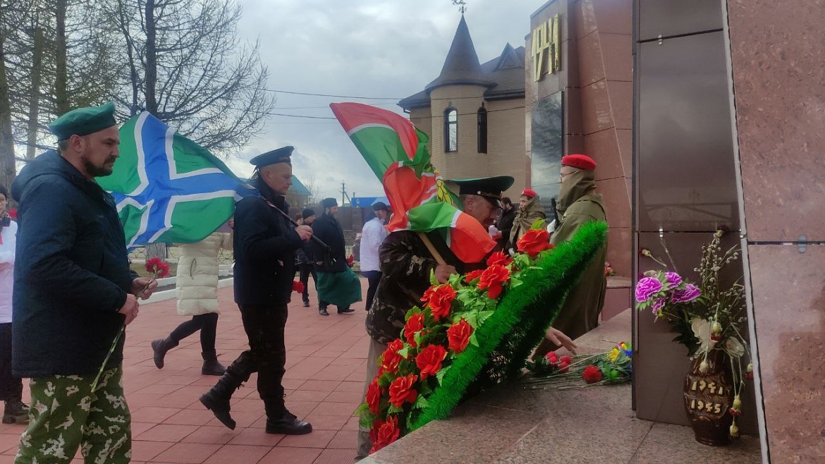 В День Пограничных войск...