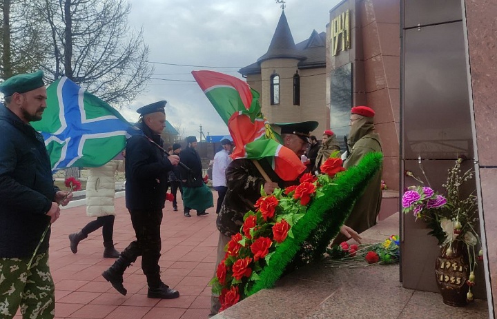 В День Пограничных войск...