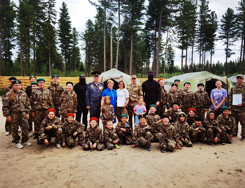 Воспитанники палаточного лагеря «Спецназ дети» встретились с участниками СВО