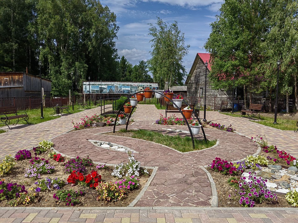 На территории сельского поселения Шапша продолжается конкурс «Лучший двор»!